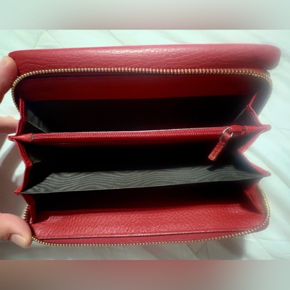 Gucci
GG Logo Leather Continental Wallet Zip around 8β X 5β - Picture 3 of 10